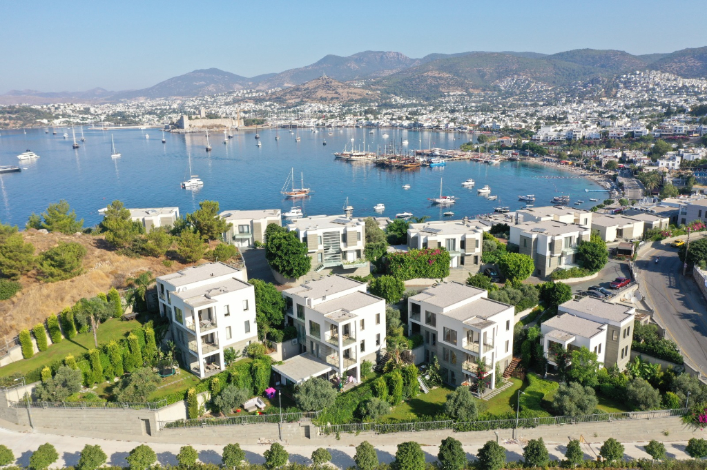 BODRUM MERKEZ KUMBAHÇE�DE TRIPLEKS VİLLA